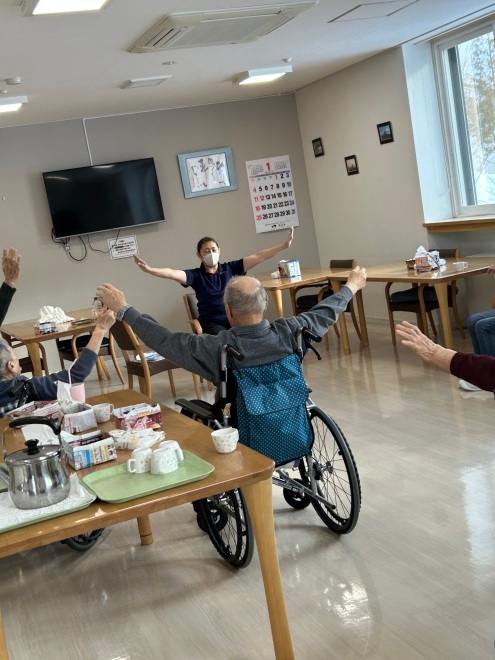 まずは体操から